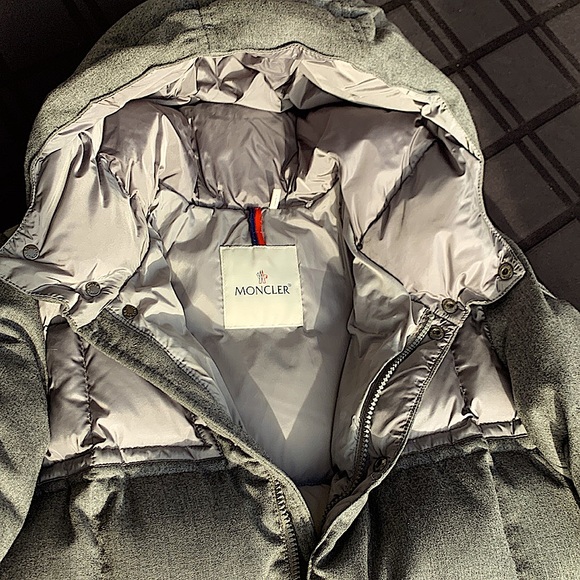 Moncler kids size 12 down Gray Coat - Picture 4 of 13